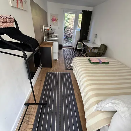 Garden Flat 2&parking